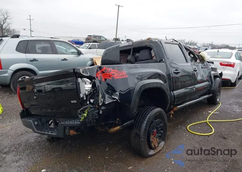 2018 Toyota Tacoma Trd Off Road z USA, uszkodzony, nr VIN 5TFCZ5AN2JX132664
